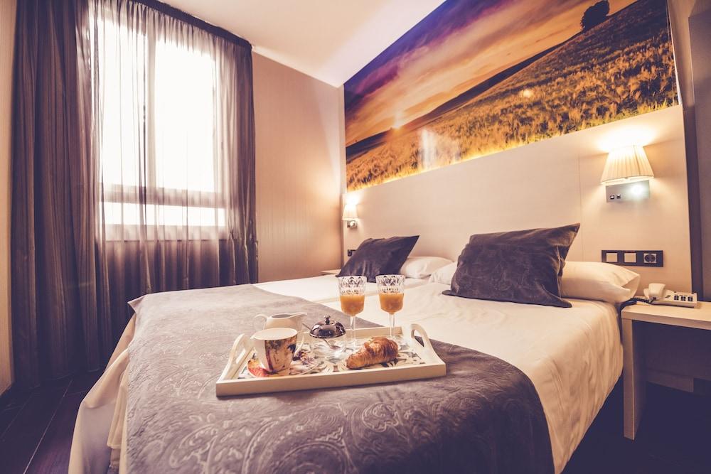 Hostal Prado Madrid Exterior photo